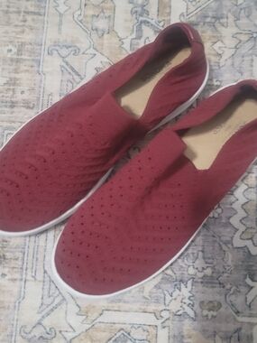 Sonoma Slip-On Knit Sneakers in Burgundy Red